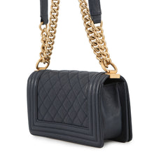 将图像加载到图库查看器中，CHANEL Boy Chanel ChainShoulder Bag NavyA67085 Caviar Leather Size 20
