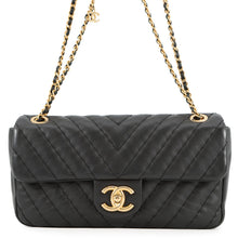 将图像加载到图库查看器中，CHANEL Chevron Bag Charm with Chain Shoulder Black Lambskin Size 25
