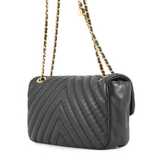 将图像加载到图库查看器中，CHANEL Chevron Bag Charm with Chain Shoulder Black Lambskin Size 25
