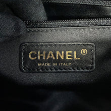 将图像加载到图库查看器中，CHANEL Chevron Bag Charm with Chain Shoulder Black Lambskin Size 25
