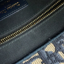 将图像加载到图库查看器中，Dior Oblique Embroidery Book Tote NavyM1325CZBB Canvas Calf Leather Size Small
