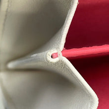 将图像加载到图库查看器中，CHANEL CHANEL19 Chain coin purse WhiteAP1787 Lambskin
