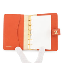 将图像加载到图库查看器中，CHANEL Notebook cover Orange Leather
