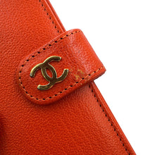 将图像加载到图库查看器中，CHANEL Notebook cover Orange Leather
