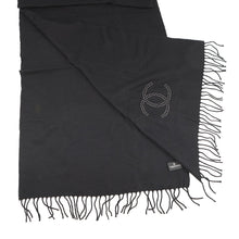 将图像加载到图库查看器中，CHANEL Faux Pearl CC Logo Scarf Black Cashmere82% Silk18% Faux Pearl
