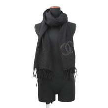 将图像加载到图库查看器中，CHANEL Faux Pearl CC Logo Scarf Black Cashmere82% Silk18% Faux Pearl
