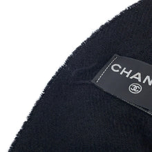 将图像加载到图库查看器中，CHANEL Faux Pearl CC Logo Scarf Black Cashmere82% Silk18% Faux Pearl
