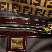 将图像加载到图库查看器中，FENDI Mamma bucket Brown Patent Leather
