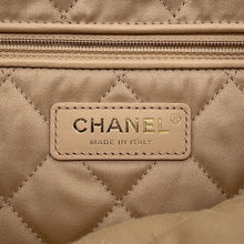 Load image into Gallery viewer, CHANEL CHANEL22 WhiteAS3260 Calf Leather Size Small
