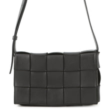 将图像加载到图库查看器中，Bottega Veneta Maxi INTRECCIATO Cassette Shoulder Bag Black578004 Lambskin
