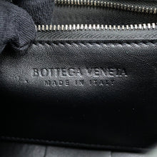 将图像加载到图库查看器中，Bottega Veneta Maxi INTRECCIATO Cassette Shoulder Bag Black578004 Lambskin
