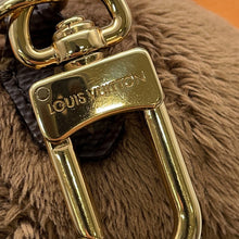 将图像加载到图库查看器中，LOUIS VUITTON Bag Charm・LV Louis Bear Brown/BlueM03178 Fake fur
