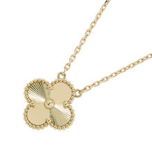 将图像加载到图库查看器中，Van Cleef &amp; Arpels Vintage Alhambra Guilloche PendantVCARP4KL00 18K Yellow Gold
