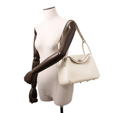 Load image into Gallery viewer, HERMES Lindy Craie Taurillon Clemence Size 26
