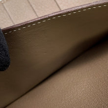 将图像加载到图库查看器中，HERMES Bearn Dupri Etoupe Chevre Myzore Goatskin
