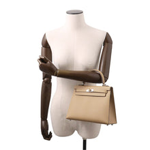 Load image into Gallery viewer, HERMES Kelly Sellier Poussiere Epsom Size 25
