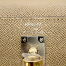 Load image into Gallery viewer, HERMES Kelly Sellier Poussiere Epsom Size 25
