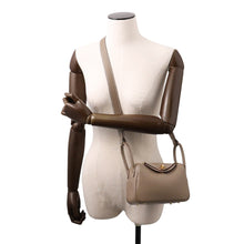 Load image into Gallery viewer, HERMES Lindy Etoupe Taurillon Clemence Size Mini
