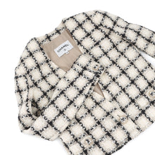 将图像加载到图库查看器中，CHANEL Tweed 2-Pocket Collarless Jacket Short Size 38 Ivory/Black/GrayP62411V47773 Wool 38% Acryl23% Polyester18% Linen12% Polyamide7% Alpaca2%
