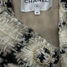 将图像加载到图库查看器中，CHANEL Tweed 2-Pocket Collarless Jacket Short Size 38 Ivory/Black/GrayP62411V47773 Wool 38% Acryl23% Polyester18% Linen12% Polyamide7% Alpaca2%
