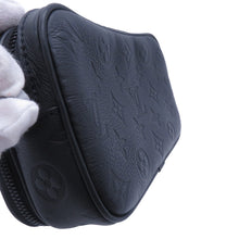 将图像加载到图库查看器中，LOUIS VUITTON Alpha Wearable Wallet NV NoirM82544 Monogram Shadow
