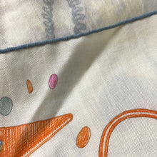 将图像加载到图库查看器中，HERMES Carre Geant &quot;The World of HERMES&quot; White/ Pink/Multicolor Cashmere70% Silk30%
