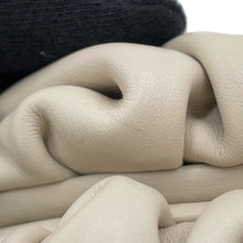 将图像加载到图库查看器中，Bottega Veneta The Pouch Shoulder Bag Ivory585852 Leather Size Mini
