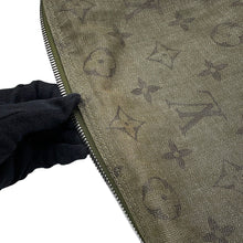 Load image into Gallery viewer, LOUIS VUITTON Buzas KhakiM40475 Monogram・Impression Denim Size GM
