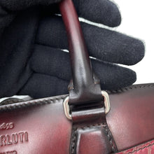 将图像加载到图库查看器中，Berluti To Jules Gulliver Gradient Messenger Bordeaux Leather
