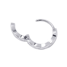 将图像加载到图库查看器中，CHANEL Coco Crush Collection Single Mini HoopJ12687 18K White Gold
