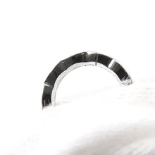 将图像加载到图库查看器中，CHANEL Coco Crush Collection Single Mini HoopJ12687 18K White Gold
