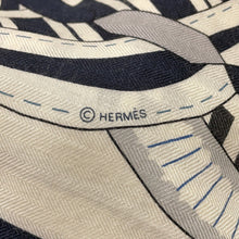 将图像加载到图库查看器中，HERMES Giant Square Imaginary Saddle Marine/White/Blue Cashmere70% Silk30%
