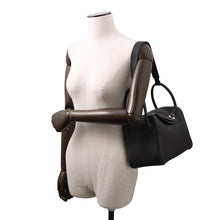 Load image into Gallery viewer, HERMES Lindy Black Taurillon Clemence Size 26
