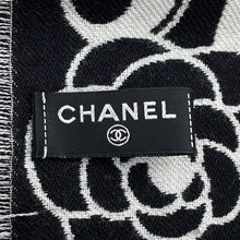 将图像加载到图库查看器中，CHANEL CC Logo Stole White/Black Wool 90% Silk10%
