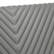 将图像加载到图库查看器中，CHANEL Boy Chanel Chevron ChainShoulder Bag Gray Lambskin beads Size 28
