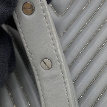 将图像加载到图库查看器中，CHANEL Boy Chanel Chevron ChainShoulder Bag Gray Lambskin beads Size 28
