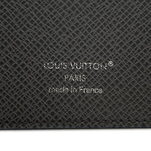 将图像加载到图库查看器中，LOUIS VUITTON Portefeuille Brazza GlacierGray/Navy BlueM25966 Taiga Leather
