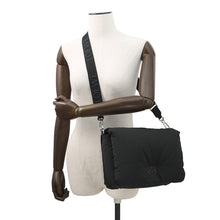 将图像加载到图库查看器中，LOEWE Goya Puffer Messenger Shoulder Bag BlackB896G22X01 Nylon
