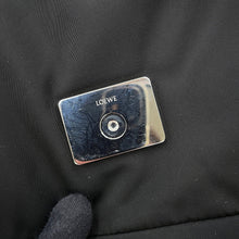 将图像加载到图库查看器中，LOEWE Goya Puffer Messenger Shoulder Bag BlackB896G22X01 Nylon
