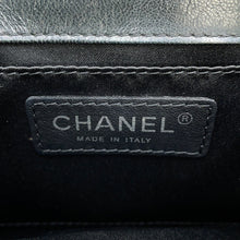 将图像加载到图库查看器中，CHANEL Matelasse Chain Shoulder Bag, 4-pocket accordion style Black Lambskin
