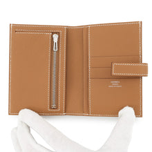 将图像加载到图库查看器中，HERMES HPassant Compact Gold Epsom
