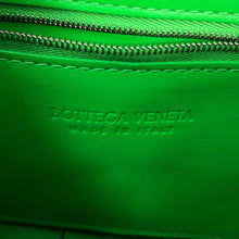 Load image into Gallery viewer, Bottega Veneta Cassette Maxi INTRECCIATO Shoulder Bag Black/Parakeet737950 Calf Leather
