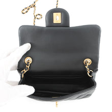 将图像加载到图库查看器中，CHANEL Mini Matelasse Heart Bag Charm Chain BlackAS3457 Lambskin
