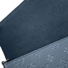 Load image into Gallery viewer, LOUIS VUITTON Felicie Pochette NoirM82477 Monogram Empreinte Leather
