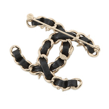 将图像加载到图库查看器中，CHANEL CC Logo Brooch BlackAB4726 Leather
