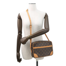 将图像加载到图库查看器中，LOUIS VUITTON Trocadero BrownM51274 Monogram Size 27
