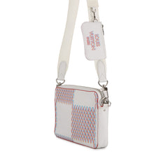 将图像加载到图库查看器中，LOUIS VUITTON Trio Messenger WhiteM20665 Damier Giant Spray
