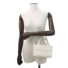 将图像加载到图库查看器中，Bottega Veneta Maxi INTRECCIATO Candy Alco Tote White729029 Leather

