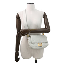 将图像加载到图库查看器中，FENDI baguette White8BR600 Leather
