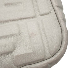 将图像加载到图库查看器中，FENDI baguette White8BR600 Leather
